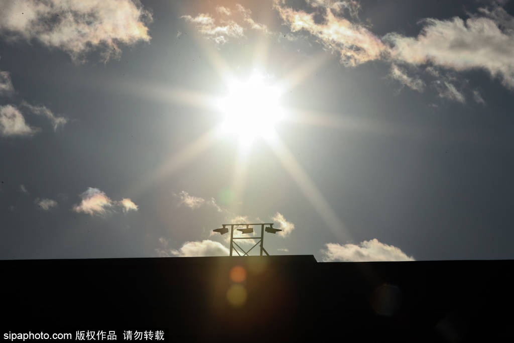 曼联任意球战术：费尔南德斯与芒特的默契配合