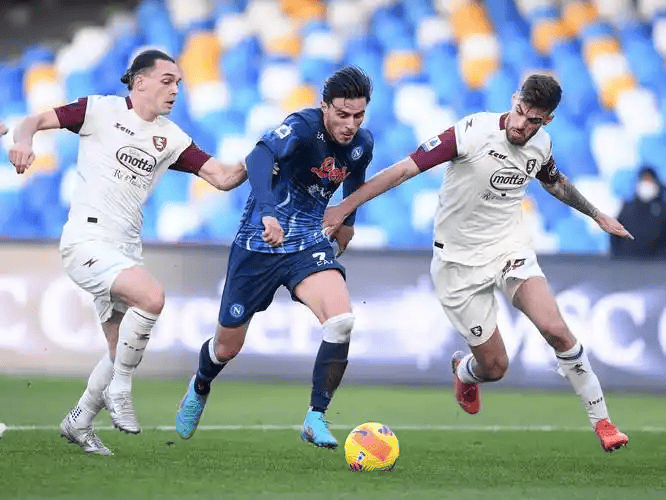 德甲激战：霍芬海姆VS圣保利，欧冠席位与保级命运的碰撞